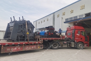1000*700液壓對(duì)輥制砂機(jī)，1210反擊破發(fā)往四川