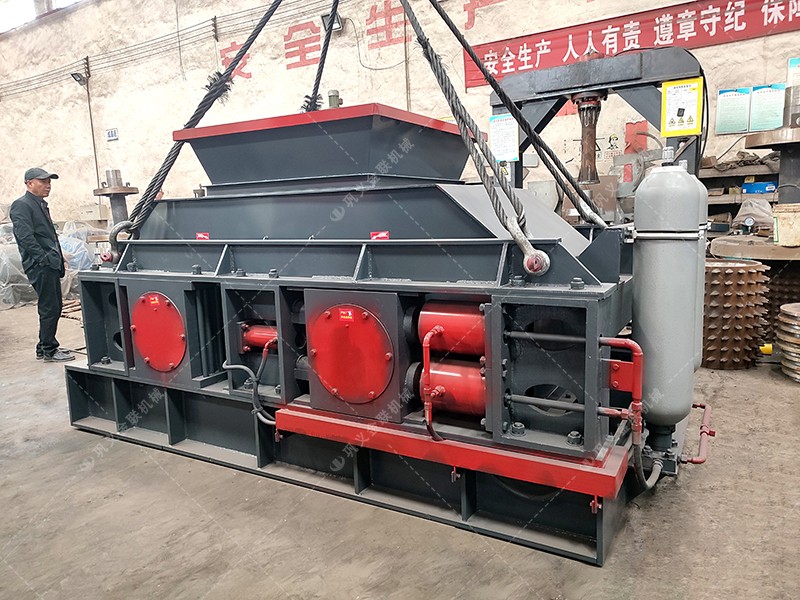 液壓對輥制砂機(jī)：如何輕松應(yīng)對鋼渣中的大塊物料？